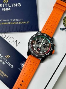 百年灵特别款上市！百年灵全碳纤维六针计时腕表 上手很轻很舒服 11颜色 这款女生戴也非常帅 绝对的独家款 原装机芯 双向旋转表圈 蓝宝石水晶玻璃 非旋入表冠 天