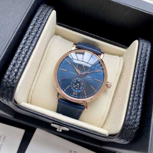 玫瑰金+20Iwc柏涛菲诺系列Iw3 01腕表是品牌推出的第一款配备全新自主研发全历模块的作品！ 而其他款式不同，此次表盘采用“上下双眼”布局，12点字位显示星