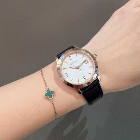 牛货 Jaeger-Lecoultre 积家爆卖女款年度最佳款 蓝宝镜面不怕花，进口机芯走时准 尺寸：33Mm 厚度：10Mm 家人们，闭眼入 - 点击图像关闭