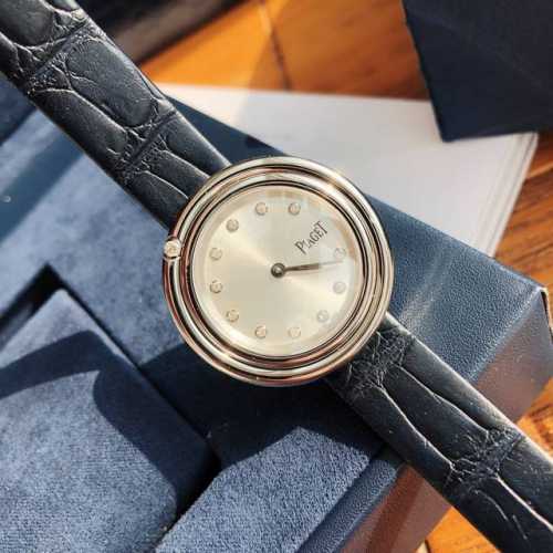 伯爵 时来运转 顶级奢侈品入门款 34Mm 第一眼看到它的时候我一眼就中 首先是外观设计足够百搭 上外层一圈可来回转动 很有寓意 一起 转动 遇见非凡 上手很秀