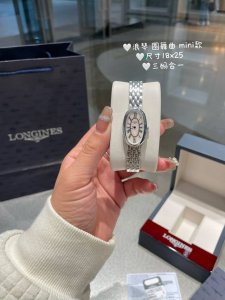 浪琴 圆舞曲Mini款 一直想买的一款极小极精致的手表 它来啦 尺寸是18X25哟 2015年瑞士著名钟表制造商浪琴表推出全新圆舞曲系列腕表 Longines