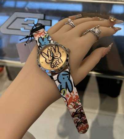 古驰gucci兔兔来了 Gucci G- Timeless 系列w碗表，为了庆祝兔年，品牌推出色彩靓丽的全新设计腕表，表盘直径为38 Mm，精钢表壳，玻璃上饰有 - 点击图像关闭