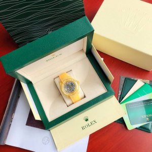 爆款到！爆改劳力士水鬼！蓝宝石水晶镂空版 ！ 突破技术壁垒，实现材料创新与手表镂空完美结合 全水晶表壳无死角展现机械的动态之美，表壳外圈均匀分布白色刻度，和透明