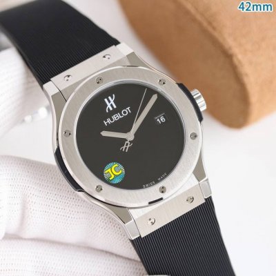 宇舶Hublot恒宝表经典融合Classic Fusion系列565.Nx. .Lr男士腕表，直径42Mm，表壳316L精钢，耐磨蓝宝石玻璃，字面采用原装精板材