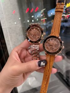皮带 钢带20 Swarovski 施华洛世奇 最新配色太仙了 Octet系列出新配色啦！ 实物也太好看了叭 的新作，水晶三眼 彰显了精准的制表技术及品牌的专业