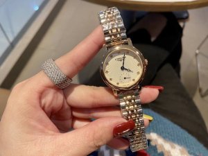 浪琴两针半精美女士腕表震撼上市实心钢表带进口石英机芯是你意想不到的爆美