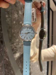 偶像谷爱凌用她的光芒影响年轻人!日夜相伴,浪漫可抵漫长岁月,简单的款式,经典的造型, Iwc 万国表柏涛菲诺系列,是很多万国女孩的首选款。经典的大三针,纯白表盘 偶像谷爱凌用她的光芒影响年轻人!日夜相伴,浪漫可抵漫长岁月,简单的款式,经典的造型, Iwc 万国表柏涛菲诺系列,是很多万国女孩的首选款。经典的大三针,纯白表盘