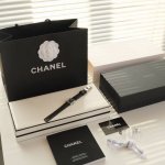 黑色款 现货 316L精钢表壳，23X23Mm大小，厚6.0Mm 搭载正品一致的瑞士原装机芯，电量超3年以上 方形蓝宝石玻璃，硬度仅次于钻石，始终让你的表盘清晰