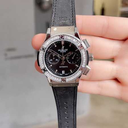 Fhublot恒宝-宇舶38Mm计时女表，就是要颠覆一切规则！宇舶勇敢表达爱意的时刻！Hublot 为您准备好了爱的表白礼物！为您爱的人献上一份满满的爱意与惊喜 - 点击图像关闭