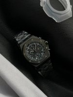 Apk最新发布2025年度新款Ap皇家橡树26238Cd.Ce两款配色 暗夜蓝 黑武士 尺寸是热门的42表径，彰显大气又不失精致，表盘采用Mega Tapiss