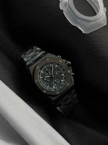 Apk最新发布2025年度新款Ap皇家橡树26238Cd.Ce两款配色 暗夜蓝 黑武士 尺寸是热门的42表径，彰显大气又不失精致，表盘采用Mega Tapiss