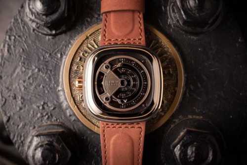 七个星期五 多送一副胶带。Original Sevenfriday自动机械男表，型号：M2B-1，表径47*47Mm，不解释，看细节，皮带Sevenfriday