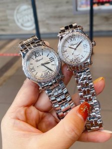 钢带光圈白壳 金壳 钻圈20 麦芽糖mj 实拍 快乐钻happy Diamonds作为萧邦最门热最畅销的系列一以直细腻的手法诠释萧邦志标性灵动钻的石概念，此系列