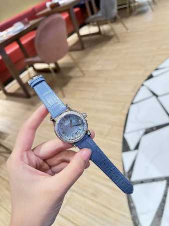 实拍 快乐钻happy Diamonds 作为萧邦最门热最畅销的系列一以直细腻的手法诠释萧邦志标性灵动钻的石概念，此系列作柔品美而时尚，新款快乐钻的口圈弧形线条 - 点击图像关闭