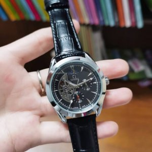 真皮表带+双按蝴蝶扣 白： ，间金、全黑： ，欧米茄一Omega 全自动五针日月星辰机械，12字位白天走时 太阳 晚上走时 月亮 [月亮]蕴含最优质的材料与一丝