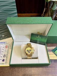 FFFH 图片同款包装25 升级版熊猫系列 机芯稳定 原装壳套 放心推 劳力士迪通拿爆款到货类型：潜水系列陶瓷圈手表表带：顶级进口316精钢保险扣表带机芯：顶级