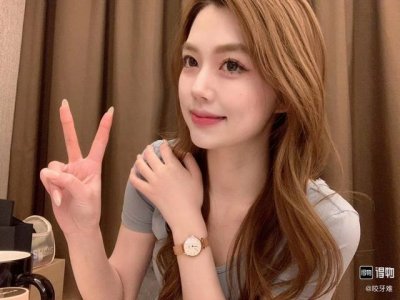 新入手了Dw这款玫瑰金的流金表 收到的时候好惊喜呀 礼盒的仪式感满满 手表也很精致哦 非常简约大气！ 无论是日常上课还是出去玩耍 带它感觉都不会出错耶 为我的穿