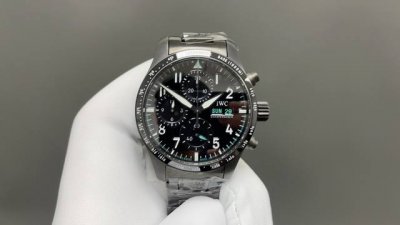 Tw新款独家研发万国 Iwc 飞行员系列！ 市场最新版本原版开模，精益求精。 ①腕表采用316精钢全新开模,尺寸为41Mm表带宽度为20Mm。 ②除了拥有极为醒