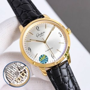 白壳 金壳 Tw Factory 匠心独具.格拉苏蒂60年代复古男士腕表 简单大气三针经典款式永远不会过时 表镜 ：由整块蓝宝石玻璃打磨而成的弧形锅盖镜面。 佩