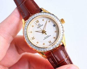 白壳 金壳 最新机械女款欧米茄 优雅美艺 养眼吸睛 壳体与表带采用316L精钢材质打造而成 全方位打磨 优雅锆石 华光流转 原装进口821A机芯 产品性能稳定
