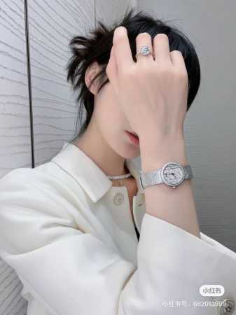 金白同价 迪奥la D My Dior Cd04111X1248 Cd04115X1251系列腕表。优美的弧线设计，搭配两枚利落指针、便以其极简之风，成为迪奥的 - 点击图像关闭