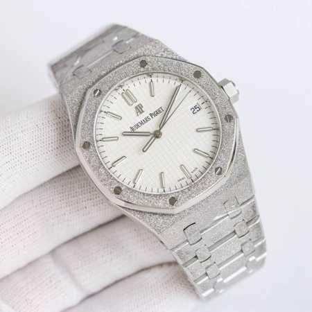 顶级复刻 白霜 1 金霜 1 爱彼 Ap 皇家橡树霜金版 41Mm R39 震撼上线：剔除机芯甲板多余部分，使之变得更加镂空 成就钢表巅峰 实力演绎 卫冕“钢” - 点击图像关闭
