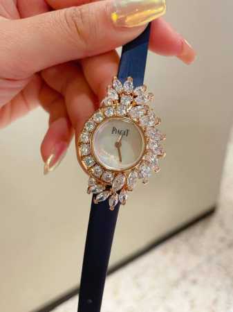 FFF金 钢带+20 伯绝全新高级珠宝系列，18K白金.玫瑰金，镶饰马眼型切割美钻 约3.84克拉 是高级珠宝制作的一大挑战；钻石散发的耀眼光芒，采用米兰编织网 - 点击图像关闭