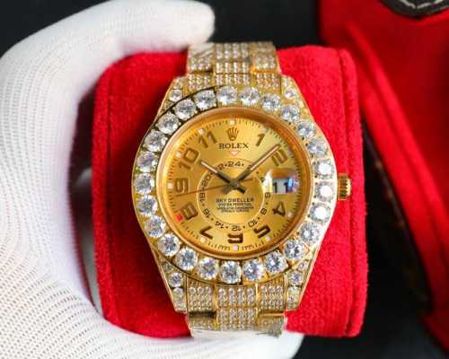 元顶级复刻 劳力士Rolex 奢华极致满天星版本腕表904精钢打造，密镶顶级施华洛世奇美钻，奢华品质的诠释，璀璨夺目，魅力绽放。表壳表链全镶满美钻，金光闪闪，机