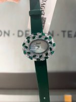 白 彩石跟玫瑰金 伯爵-Piaget 全新高级珠宝系列，18K白金.玫瑰金，镶饰两圈马眼型切割美钻一圈22颗 约3.84克拉 －共44颗高级珠宝制作的一大挑战；