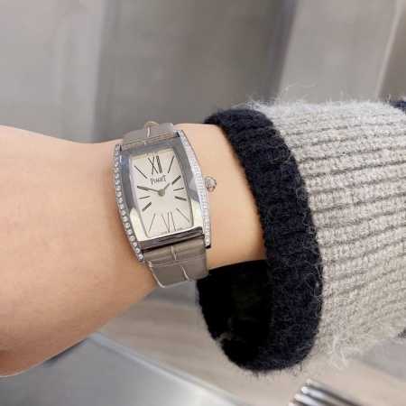 伯爵-Piaget G0A33091女士腕表，水桶形的表壳别具一格，独特的绢布表带搭配原版针扣，完美结合，尽显奢华时尚气质。原装瑞士机芯，316L精钢表壳，度1 - 点击图像关闭