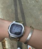 G-Shock Gmw-B5000D-1Er 大名鼎鼎的银方，估计算得上是这些年卡子在方块功能和配置推出的的一款革命性型号了，方块的功能也在蓝牙、电波，光能以及