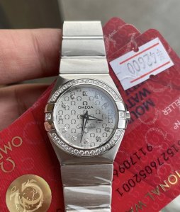 欧米茄星座系列123.15.24.60.03 1女士腕表，石英机芯，表径24Mm，精钢材质，蓝色盘 外圈原镶钻，单表95新，官价 10，现好Xxxx