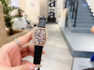 专柜全套包装 法兰克穆勒 满钻 出货 顶级品质 进口石英机芯 意大利牛皮表带 休闲时尚 超级百搭 满钻设计 超级璀璨 自留款 实在太美了店内现货发售 ！