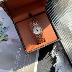 尺寸：小号26Mm 原厂加单 Coach经典款升级，设计更简约大方，厚度更薄，字面数字放大，方便读时，日本石英机芯，配原盒！