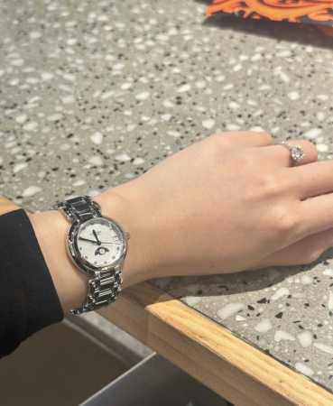 Kl 可乐 工厂P浪琴优雅系列心月女表 璀璨心月，奇幻优雅 腕表数据：型号L8.116.4.71.6，是浪琴心月带有月相功能的腕表，整表30.5毫米尺寸，非常适 - 点击图像关闭