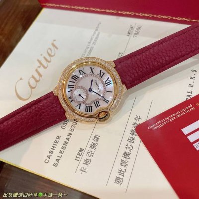 卡地亚蓝气球新款女表系列！设计大气且耐看 而且一点也不过时 气质入手瑞士石英机芯百搭尺寸36Mm采用高级珍珠贝母制作出表盘优雅精致表盘上奢华镶奥地利水方钻完美融