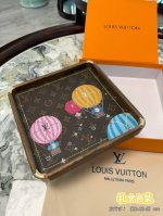 Lv胡桃木托盘 彩绘图案 ！ 胡桃木底托，纯铜包角从设计、打版到成品，百分百纯手工制作，每一个收纳盘都包含了工匠的心血，店铺摆拍收纳，会所必备高端托盘，俱家摆放