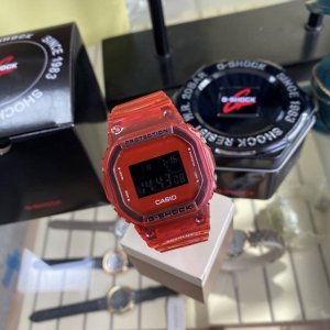 新款出货卡西欧G-SHOCK DW_5600SK-1PRS G-SHOCK冰韧系列 坚韧出型手表运动男手表数字显示潮流防水电子表G-5600基本功能：防水：20