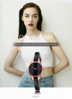 时尚新品 Ck 原单 K8 C1 送礼佳品风格简约 充满迷人魅力 Rebel 反叛系列 简单的几何线条与撞色相结合更显活泼 三角形表耳连接着表带和表头 从视觉上