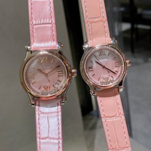 最新珠光粉实拍 快乐钻Happy Diamonds 作为萧邦最门热最畅销的系列一以直细腻的手法诠释萧邦志标性灵动钻的石概念，此系列作柔品美而时尚，新款快乐钻的口