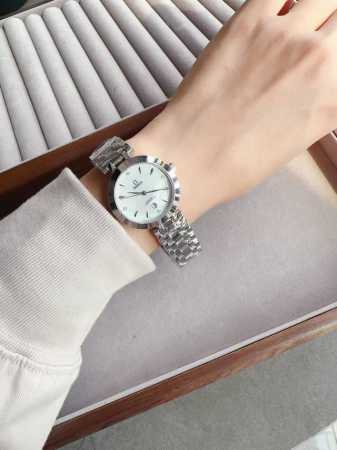 白 .金+20.钻+30。 欧米茄 Omega 精品女神水滴系列腕表。精致唯美的设计，让您的美丽无处不在，也将华丽与经典融合，创造出惊艳巨作，表盘清新淡雅，色彩 - 点击图像关闭