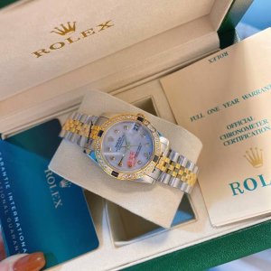 劳力士－Rolex 款式: 日志女装机械腕表 机芯: 进口西铁城 原装机 镜面：蓝宝石玻璃镜面 表壳: 316L精钢壳套 表带: 实芯5珠精钢表带 尺寸：31M