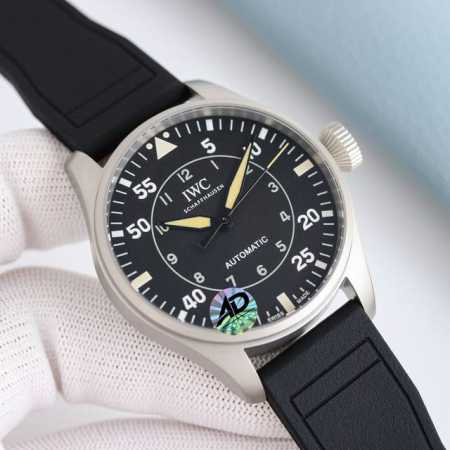 白肽 -青铜 ，下单胶带款赠送牛皮表带一副！Iwc 万国 空中霸主 大飞 大飞行员 系列。43Mm 狂野阳刚的设计，霸气侧漏。细腻温柔的工艺，炉火纯青。两者相辅 - 点击图像关闭
