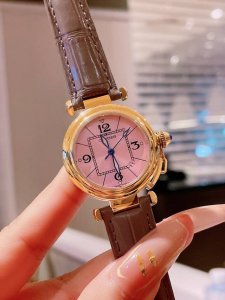 玫金 卡地亚最新款pashadecartier卡地亚2021款#帕莎系列 腕表 方中有圆 35毫米表款 进口瑞士石英机芯 316L精钢表壳 意大利小牛皮表带 淬