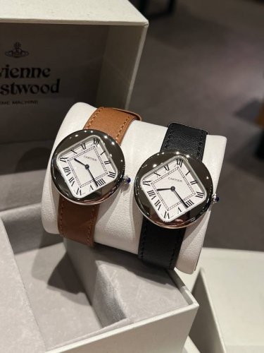 新品卡地亚 1972年推出的原型表款已被纳入卡地亚典藏，鹅卵石般的圆润表壳将圆形 表壳 与方形 表盘 巧妙相融，呈现简约优雅美感。作为卡地亚制表历史的里程碑之作