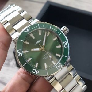 全套包装 豪利时潜水aquis系列胶带款强势到货！耗时一年，豪利时胶带潜水扣，独家专利！号称“快速滑动安全表扣”，按住俩侧的按钮，即可快速调节表带松紧，无需摘下