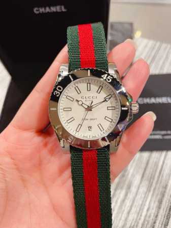 Gucci古驰 Dive潜水系列 6个色。中性款 镀膜镜面，可旋转圈口看两地时间，底盖精致雕花，表壳系列打磨抛光组装生活防水 酷~40Mm - 点击图像关闭