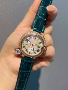 FFF.金 Ballon Bleu de Cartier卡地亚蓝气球腕表奢华系列，百搭尺寸36mm，简约又别具品味，摒弃了现代盛行的繁复华丽的修饰，以简约重新诠