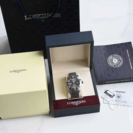 浪琴-Longines，康卡斯潜水系列男士腕表，浪琴中的水鬼，防水达300米，表径43Mm，自动机械2824机芯型号s T 1900，后盖原装壳套、简约时尚，商 - 点击图像关闭