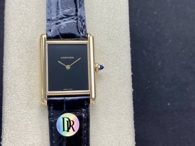 Dr工厂p出品！卡地亚Tant Must坦克系列。Tank Must腕表直接从Tank Louis Cartier腕表汲取灵感，线条轮廓更为接近历史表款。Tan